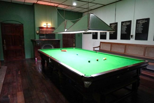 Отель Nuwara Eliya Golf Club Экстерьер фото